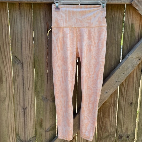 Fabletics Pureluxe Shibori Stripe Ultra High-Waisted PureLuxe 7/8 Legging - Picture 7 of 11